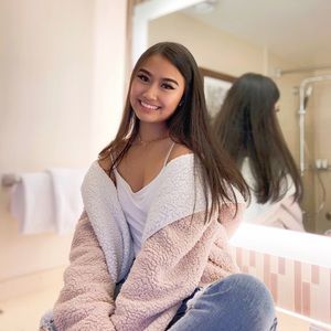 Meet your Posher, Yen